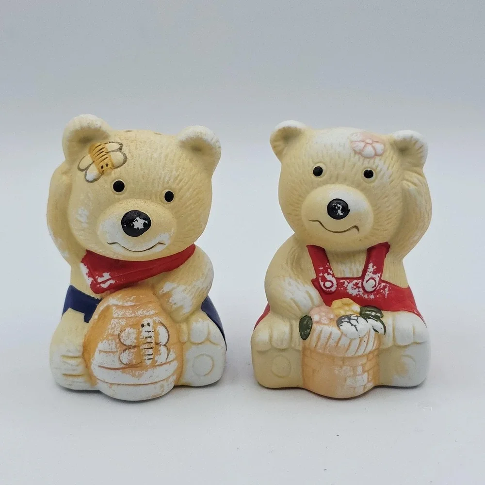 Bear Salt & Pepper Shakers Ceramic Set Of 2 Retro Honey Pot Basket Kitchen Decor